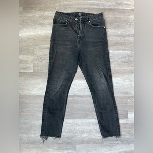 Urban outfitters, BDG skinny high rise black jeans. size 30. Frayed hem